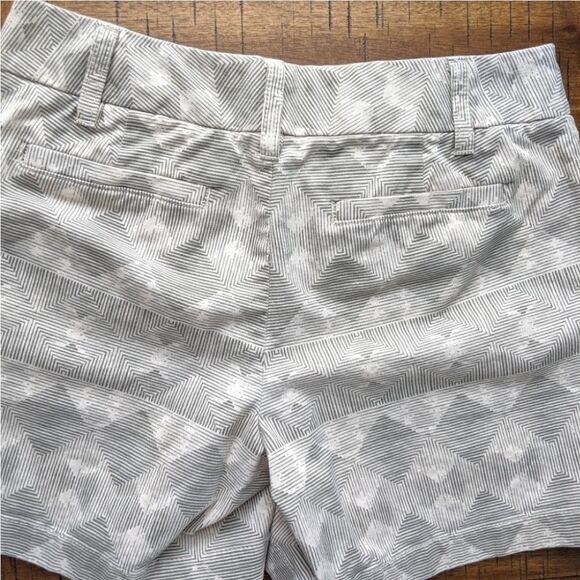 ⭐ 3 for $20🌼 Caslon Geometric Shorts - Picture 3 of 7